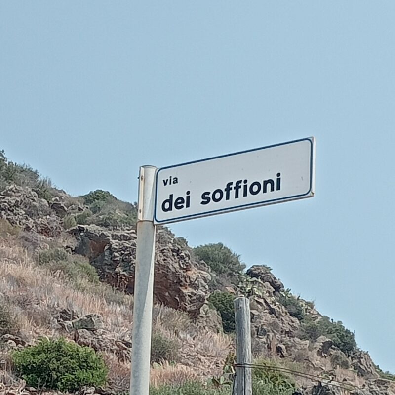 A Pantelleria, i soffioni della terra e quelli del vento