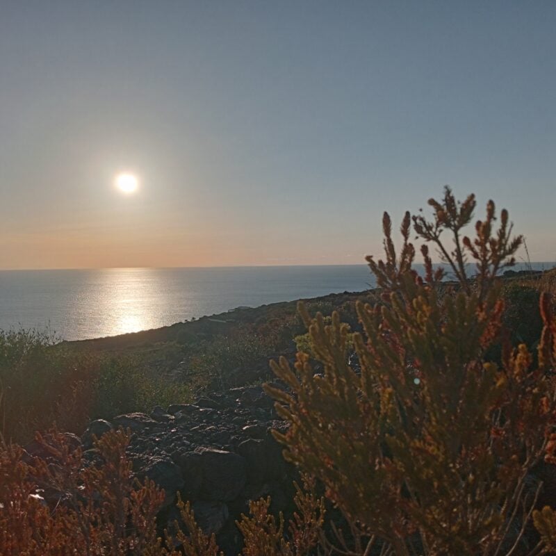 Pantelleria: istantanee di un’isola selvaggia tra mare, vento e silenzi